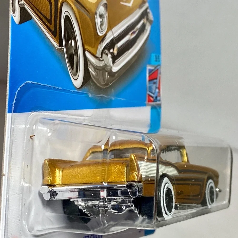 Hot Wheels '57 Chevy 44/250 Chevrolet Bel Air 3/5 Gold Die-cast 1:64 Model NIP